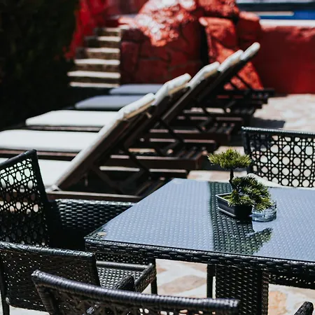 Red Iguana Hotel