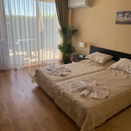 Red Iguana Hotel 3*